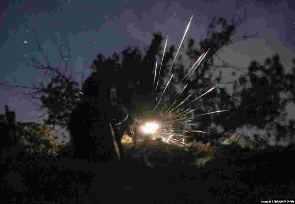 Український військовий під час бою поблизу Горлівки, 7 липня 2020 року