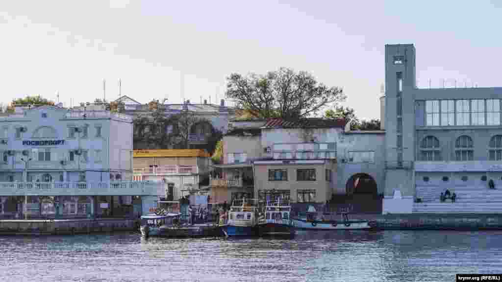 Осенний Севастополь. Туристов уже почти не осталось, но окончательное завершение сезона происходит лишь в ноябре  