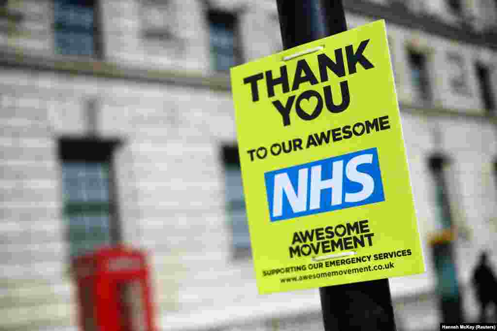 Табличка зі словами подяки медичним працівникам. Вестмінстер, Лондон