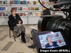 Milena Dragićević Šešić je istakla da je barbi lutka ranije predstavljala svojevrsni statusni simbol. Na fotografiji: Milena Dragićević Šešić u razgovoru za RSE, 24. maja 2019.