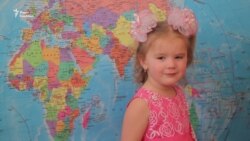 Трирічна дівчинка показала на карті 414 географічних об'єктів світу (відео) Трирічна дівчинка показала на карті 414 географічних об'єктів світу (відео)