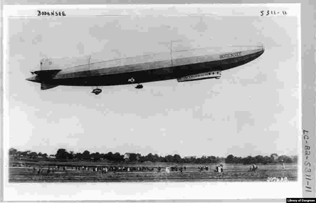 Німецький дирижабль Bodensee здійснює щоденний рейс із Берліна в Фрідріхсгафен, жовтень 1919 року