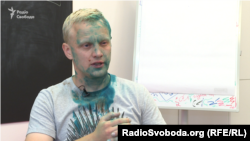 Активіста Віталія Шабуніна облили зеленкою під час мітингу під САП