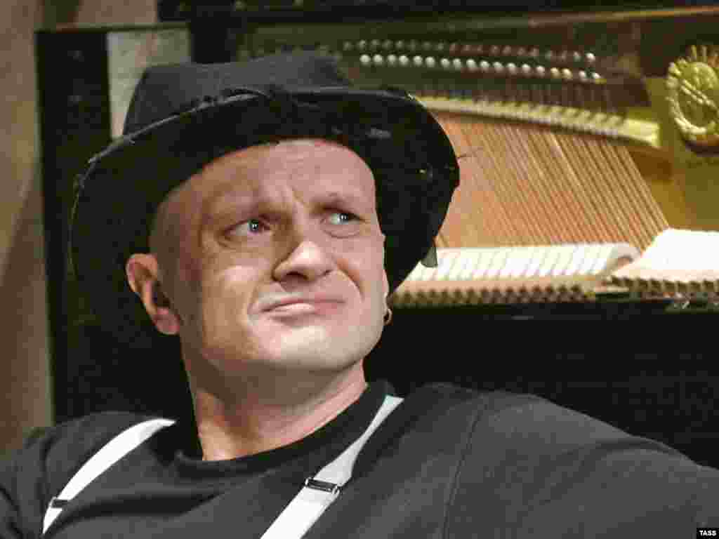 Роль шута в пьесе "Король Лир", поставленной на сцене Малого Драматического Театра в Санкт-Петербурге - март 2006 года 