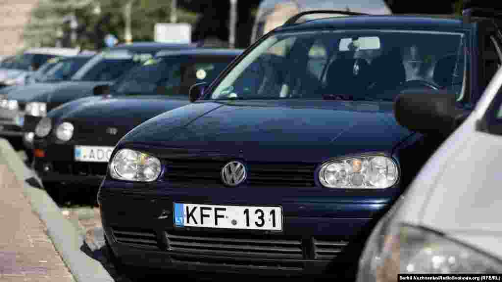 «Наступного року дорожній фонд складе 75% акцизів на пальне і дорівнюватиме мінімум 56 мільярдів гривень. З них 17 мільярдів підуть на обласні дороги», – додав Омелян