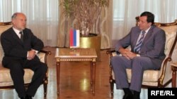 Valentin Inzko, visoki predstavnik u BiH, i Milorad Dodik, trenutno član Predsjedništva u BiH, a u vrijeme nastanka fotografije u maju 2009., premijer entiteta RS.