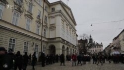 «Квіти – клумбам, права – жінкам». У Львові відбувся феміністичний марш (відео) «Квіти – клумбам, права – жінкам». У Львові відбувся феміністичний марш (відео)