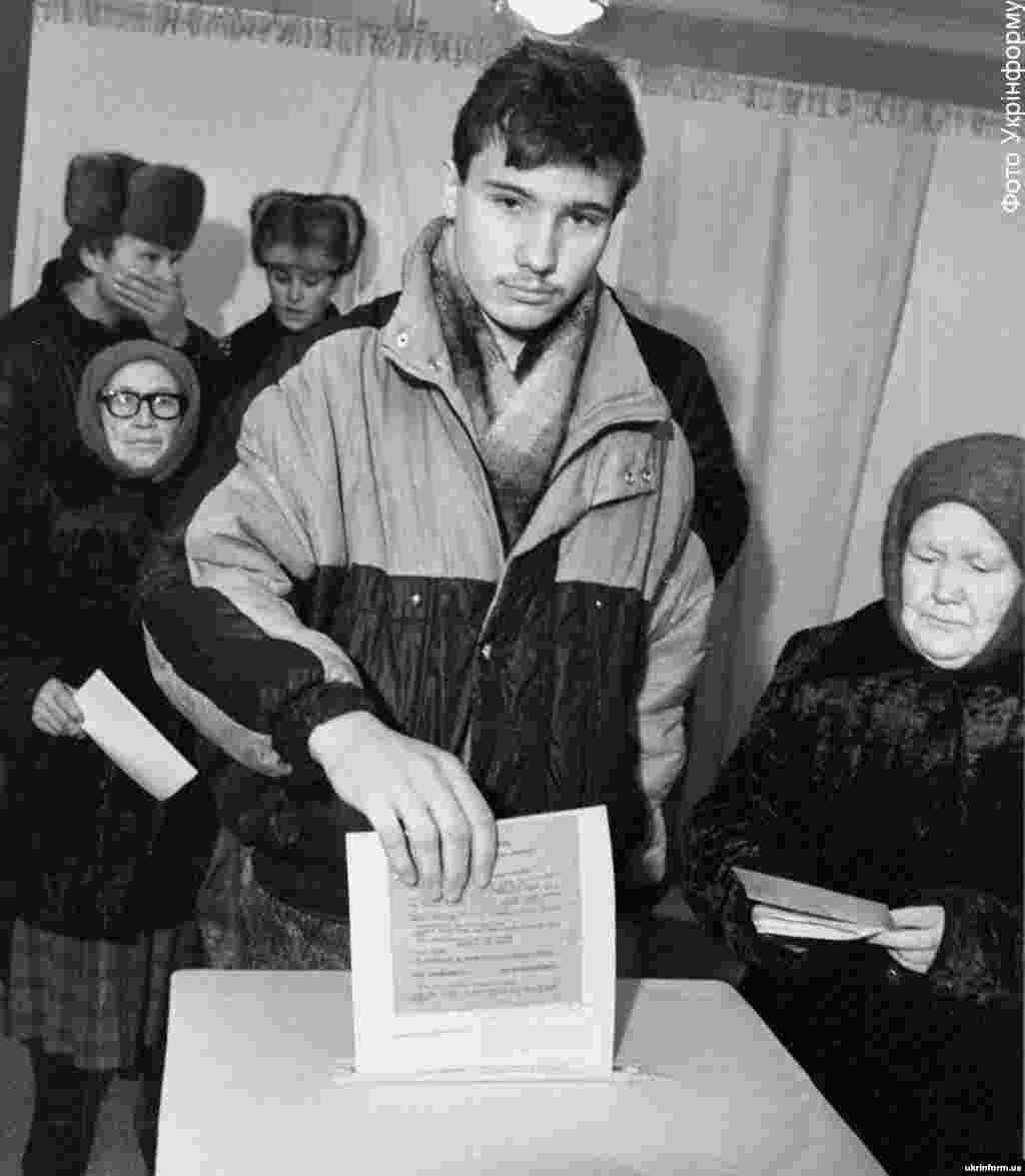 Громадяни України підтвердили прагнення жити в незалежній державі – 90,32 відсотка  учасників референдуму відповіло: «Так». Загалом в голосуванні взяли участь 31 891 742 особи – 84,18% населення України