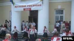 Свято у розпалі – хороводи водить «Веснянка»