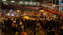 Чергова демонстрація в Гонконзі переросла в серйозні зіткнення з поліцією – відео Чергова демонстрація в Гонконзі переросла в серйозні зіткнення з поліцією – відео