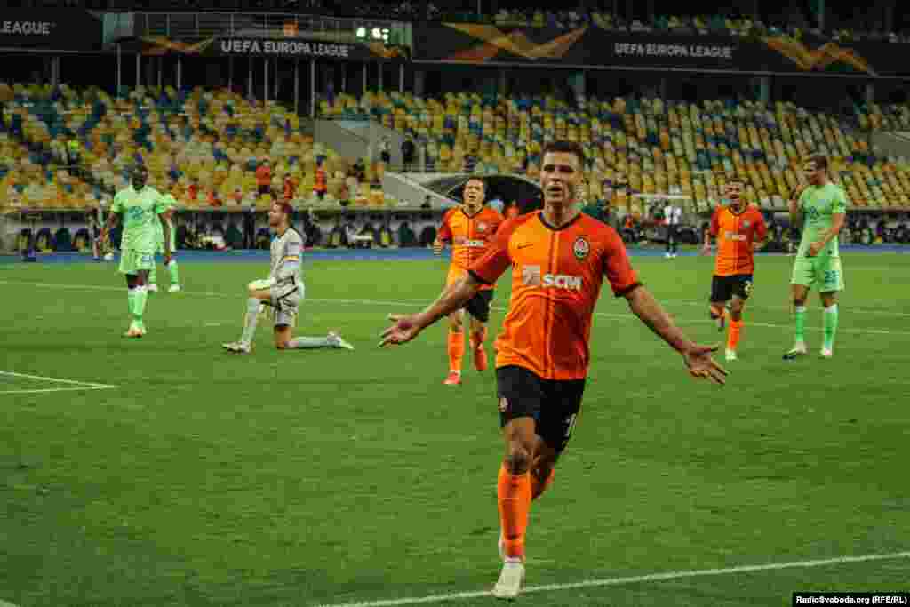 І вже коли ніхто не очікував забитих м'ячів, Додо та Манор Соломон на правому фланзі знайшли вільний простір, а простріл бразильця замкнув форвард «Шахтаря» Жуніор Мораес. 1:0 – на 89-й хвилині