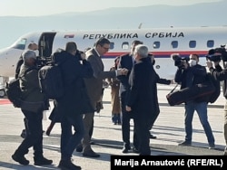 Članovi Predsjedništva BiH Šefik Džaferović i Milorad Dodik dočekali predsjednika Srbije Aleksandra Vučića na Aerodromu Sarajevo, 2. mart, 2021.