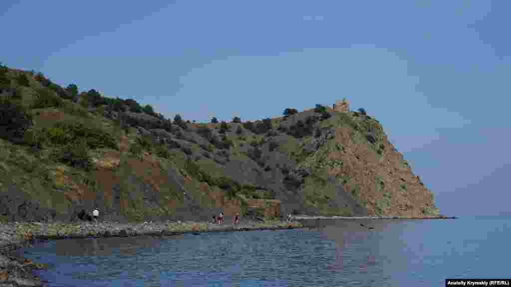 Конечный пункт пешего перехода – дозорная башня Чобан-Куле на крутом обрыве