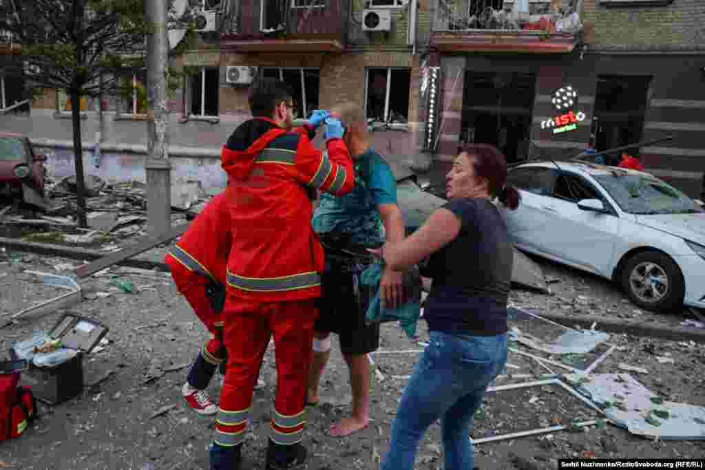 Desetine ljudi je ranjeno napadu, dok je više desetina završilo u bolnici s umjerenim do teškim povredama.