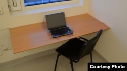 Камера с ноутбуком, в которой содержится Андрес Брейвик. Архивное фото