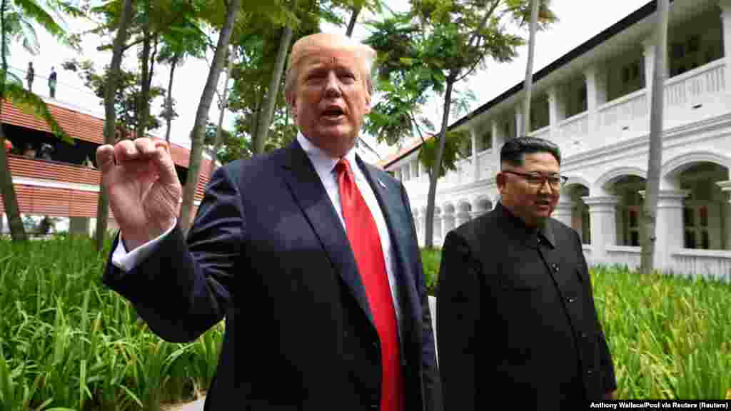 «Фантастическая встреча... очень хорошая», – так охарактеризовал ее Дональд Трамп. Он сказал, что делегации «направляются на подписание», но чего именно – не уточнил