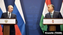 Фото від 30 жовтня 2019 року. Президент Росії Володимир Путін і прем'єр-міністр Угорщини Віктор Орбан на спільній пресконференції у Будапешті. Угорщина
