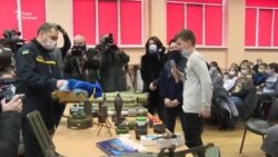 Головне не посіяти паніку в дитячих очах – вчителі про безпеку (відео) Головне не посіяти паніку в дитячих очах – вчителі про безпеку (відео)