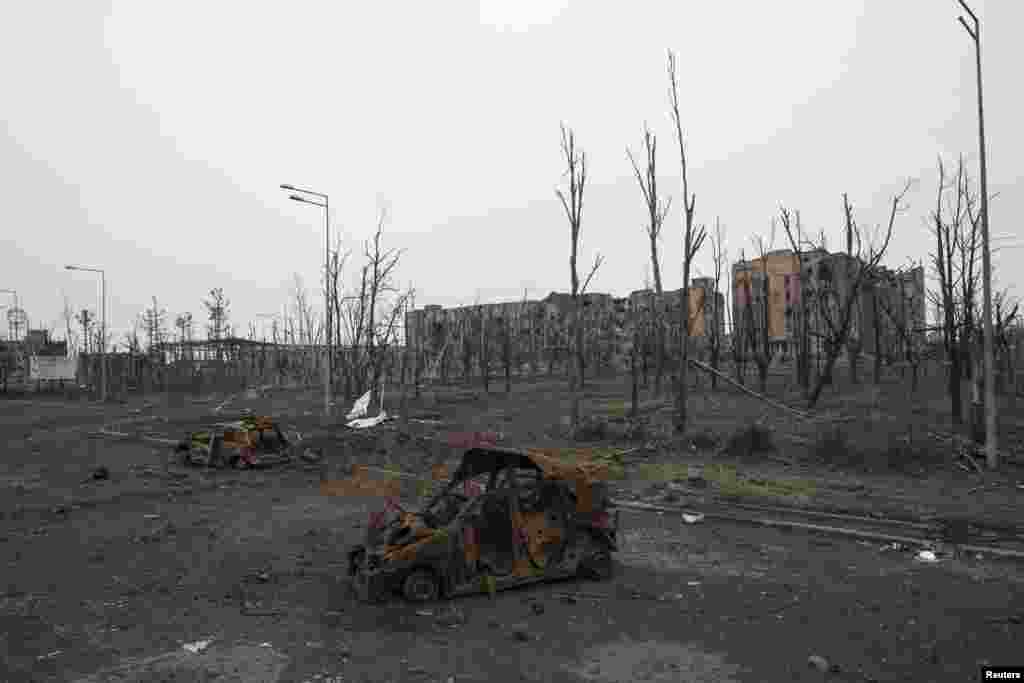 «Місячний» ландшафт навколо зруйнованого аеропорту Донецька, 3 березня 2015 року