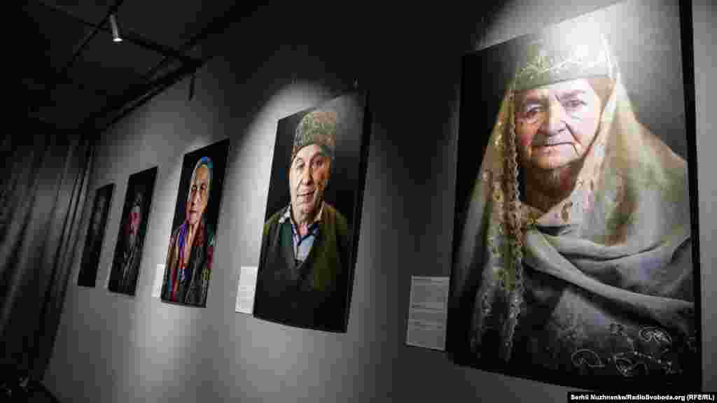 Люди на этих портретах – живые свидетели сталинского режима. Многие из них до сих пор помнят события 18 мая в мельчайших деталях, хотя были тогда еще совсем маленькими 