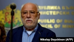 У розмові з телеканалом NOVA власник складу додав, що він «абсолютно впевнений» у тому, що боєприпаси, які зберігаються під Карнобатом, «не можуть спалахнути» [самі по собі]