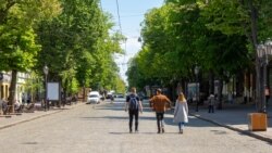 Удень у центрі міста людей небагато