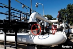 Нафтопровід «Дружба» між Угорщиною та Росією на Дунайському нафтопереробному заводі угорської групи MOL у Сазхаломбатті, Угорщина, 18 травня 2022 року