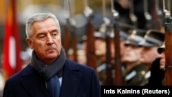 Godinama unazad uvećavanim zarobljavanjem države, zloupotrebom vlasti i taktikom strahovlade, Milo Đukanović (na fotografiji) je odveo državu ispod crte, navodi Fridom haus