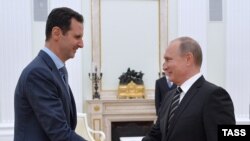 Президент Росії Володимир Путін (праворуч) та президент Сирії Башар Асад. Москва, жовтень 2015 року