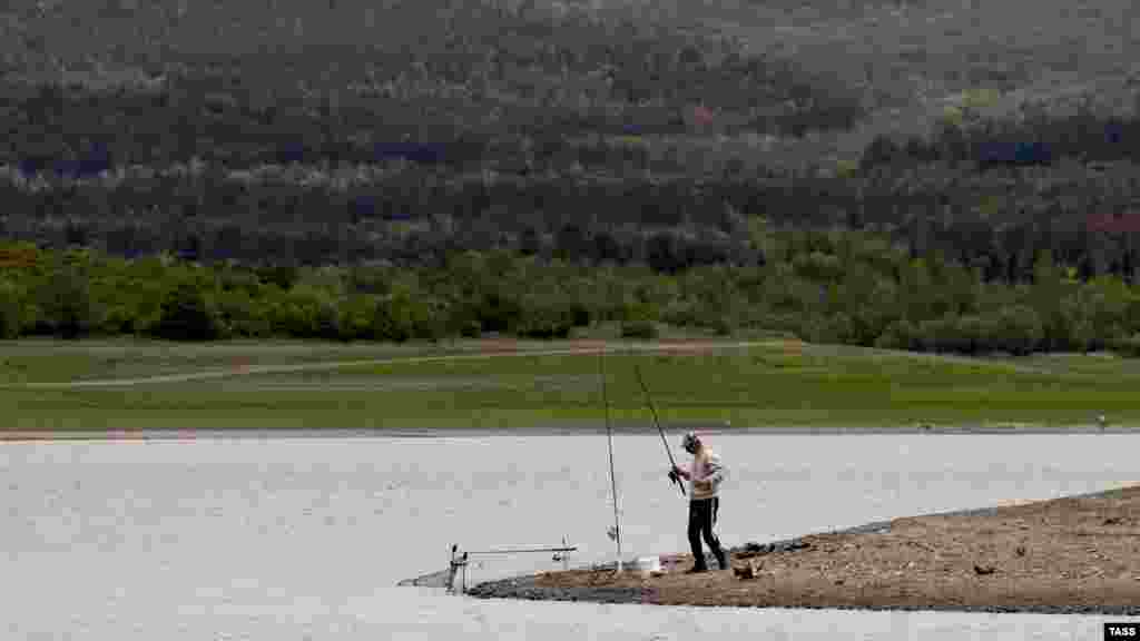 А таким водохранилище было до прихода дождливой погоды на полуостров – 3 июня 2020 года