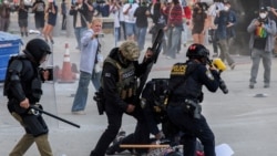 Протесты в Лос-Анджелесе после многочисленных задержаний мигрантов подраздедениями миграционной полиции ICE, июнь 2025