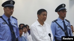 Бо Силай в зале суда