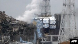 Два реактори АЕС «Фукусіма-1», постраждалі внаслідок землетрусу і цунамі, 16 березня 2011 року