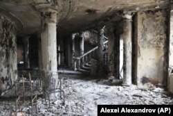 Інтер'єр драмтеатру в Маріуполі після бомбового удару армії Росії, що був здійснений 16 березня 2022 року, в укритті якого перебували сотні цивільних, зокрема діти. Маріуполь, 4 квітня 2022 року