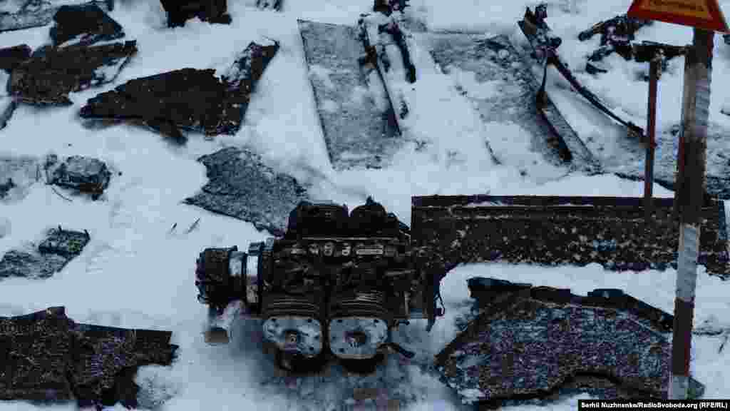 Уламки дрона, яким завдали удар по Чорнобильській АЕС. На них присутнє маркування типу дрона – «Герань-2» (Shahed) – і бортовий номер. Росія офіційно заперечила, що здійснила атаку на ЧАЕС.