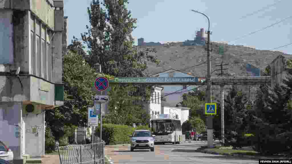 Улица Калича ведет к историческому центру Балаклавы – набережной Назукина