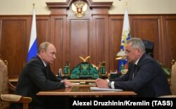 Розмова про підводний човен «Лошарик» у Кремлі. Президент Росії Володимир Путін та міністр оборони Сергій Шойгу. Москва, 2 липня 2019 року