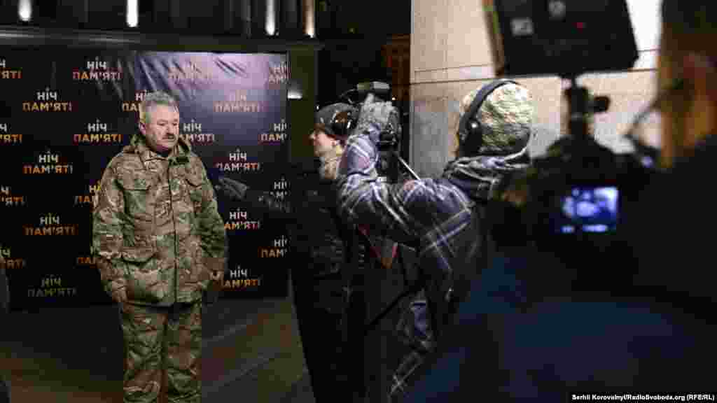 Організатори запропонували людям записати на камеру свої історії часів Революції, спогади про Голодомор, або про бойові дії, що тривають зараз на сході країни. Люди розповідають унікальні історії, від деяких із них – просто мурашки поза шкірою