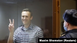 Адвокати Навального Ольга Михайлова та Анна Маралян поінформували Раду Європи про рішення Московського міського суду від 20 лютого, який відхилив апеляцію захисту на заміну опозиціонеру умовного терміну на реальний у справі «Ів Роше»