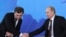 Ідеолог Кремля щодо війни проти України Владислав Сурков і очільник Росії Володимир Путін. Фото від 2012 року