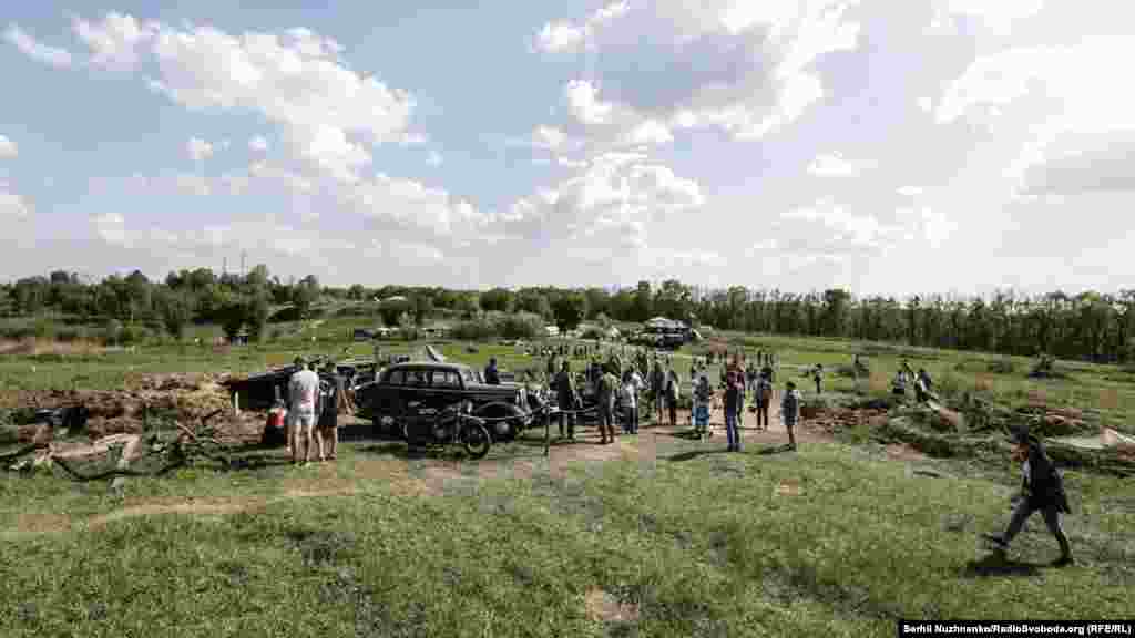 Табір військових реконструкторів. На передньому плані – штаб німецької армії