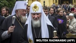 Архівне фото. Глава Польської православної церкви митрополит Сава (ліворуч) і Московський патріарх Кирило (посередині). Варшава, 16 серпня 2012 року