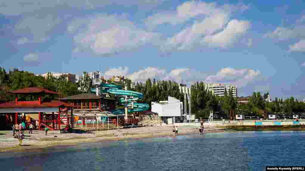 На центральных пляжах города отдыхающих – единицы