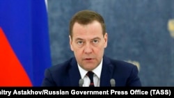 Російський прем'єр Дмитро Медведєв заявив, що це зроблено для захисту інтересів російської держави, компаній і громадян Росії