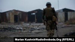 Український військовослужбовець біля Авдіївки. Грудень 2017 року