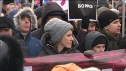 Собчак, Навальний, Яшин, Явлінський вийшли на «Марш Нємцова» у Москві (відео) Собчак, Навальний, Яшин, Явлінський вийшли на «Марш Нємцова» у Москві (відео)