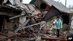 Є влучання у приватний будинок, дві багатоповерхівки та міську лікарню. Фото ілюстративне