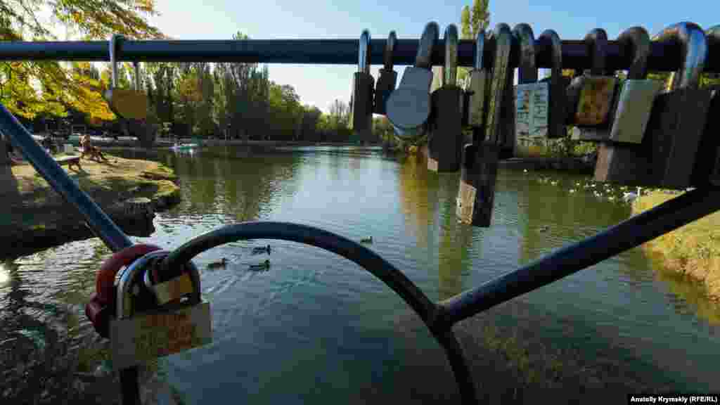 С высоты «брачного» мостика