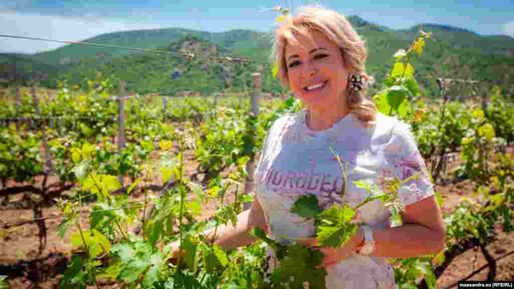 В 2016 году Печерский суд Киева, по результатам рассмотрения ходатайства прокуратуры АРК, предоставил разрешение на задержание Янины Павленко.  «С учетом собранных доказательств, Янине Павленко, которая имея умысел на растрату чужого имущества, находившегося в ее ведении, откупорила для президента Российской Федерации Владимира Путина и экс-премьера Италии Сильвио Берлускони бутылку вышеуказанного вина, сообщается о подозрении в совершении преступления, предусмотренного ч. 5 ст. 191 УК Украины», – пояснили в ГПУ  