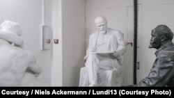 Дві статуї Леніна «сидять» на складі Національного художнього музеї у Києві